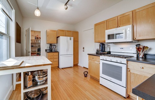 Riverview Casa | Pet-Friendly Saint Paul Vacation Rental w/ Deck!