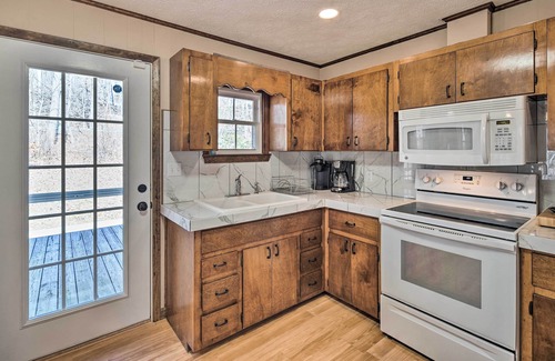 Saluda Cabaña | Pet-friendly Saluda Home w/ Mountain Views!