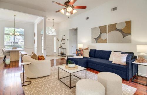 Savannah Casa | Pet-Friendly Savannah Home with Cozy Fireplace!