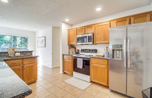 Savannah Casa | Pet-Friendly Savannah Home w/ Cozy Fireplace!