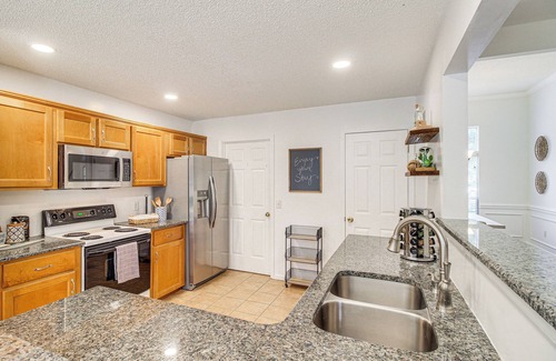 Savannah Casa | Pet-Friendly Savannah Home w/ Cozy Fireplace!