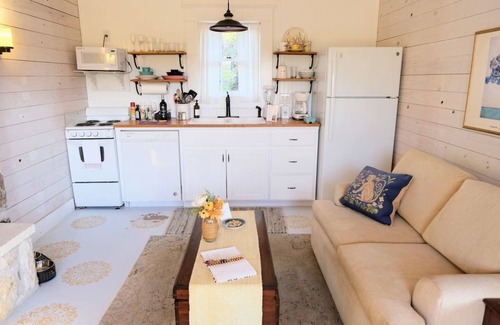Canyon Lake Cabaña | Cabaña con Encanto Shabby Chic de 1 habitación con cocina