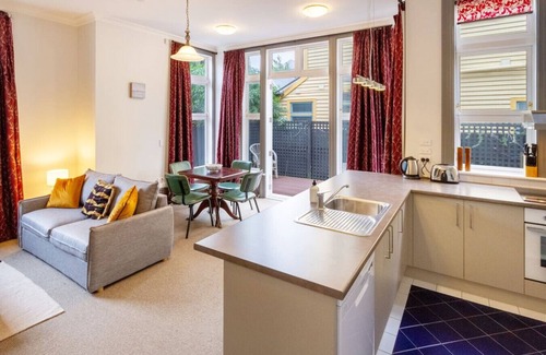 Christchurch City Centre Casa | Pet Friendly single level Heritage style home