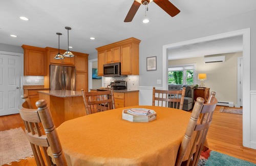 Orleans Casa | Pet Friendly, Sleeps 4, Huge Back Yard, Skaket Beach