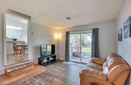 Southport Casa | Pet-Friendly Southport Home w/ Deck: 8 Mi to Beach