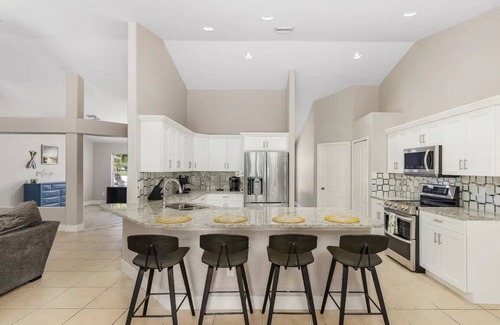 Trafalgar Villa | Pet friendly spacious home for large groups! Heated pool & jacuzzi, games!