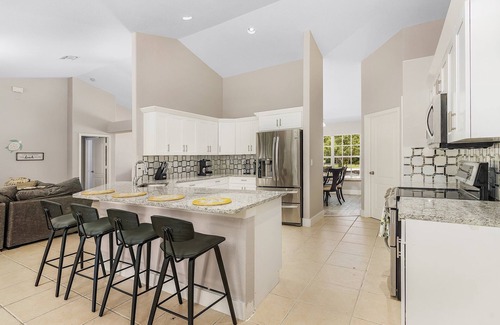Trafalgar Villa | Pet friendly spacious home for large groups! Heated pool & jacuzzi, games!
