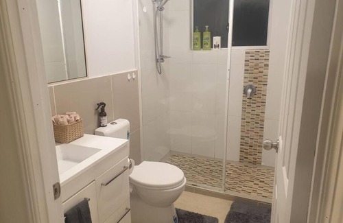 Caloundra Apartamento | Pet friendly & spacious two bedroom guest unit