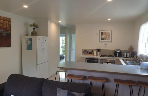 Caloundra Apartamento | Pet friendly & spacious two bedroom guest unit