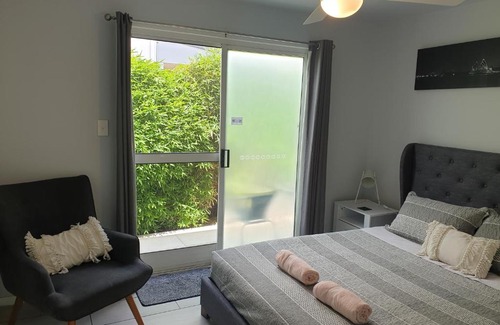 Caloundra Apartamento | Pet friendly & spacious two bedroom guest unit