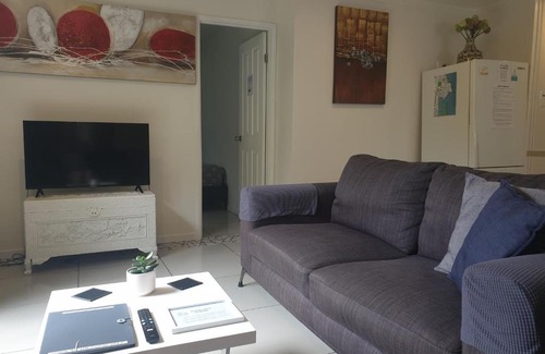Caloundra Apartamento | Pet friendly & spacious two bedroom guest unit