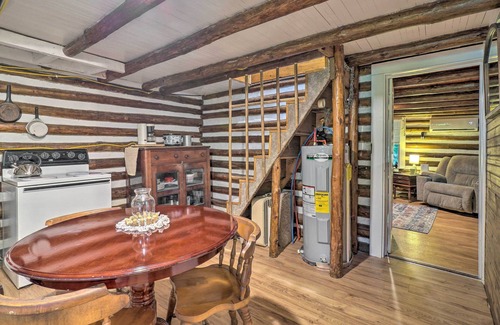 Speedwell Cabina | Pet-Friendly Speedwell Cabin, 1 Mi to Water!