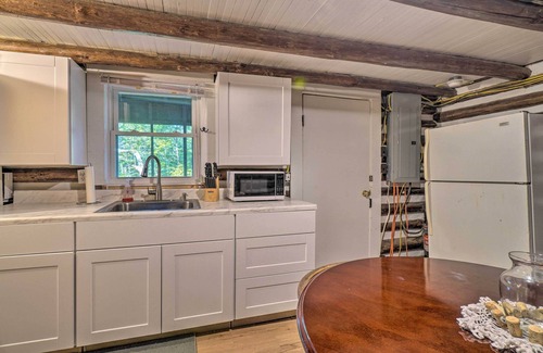 Speedwell Cabina | Pet-Friendly Speedwell Cabin, 1 Mi to Water!