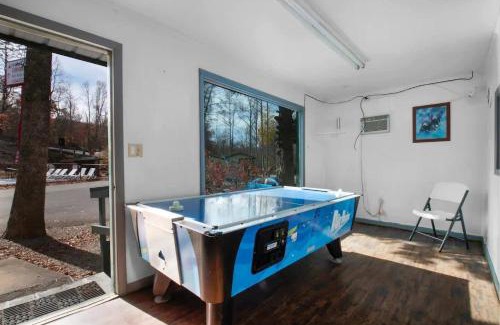 Gatlinburg - Pigeon Forge Complejo | Pet Friendly Studio Cabin in Gatlinburg