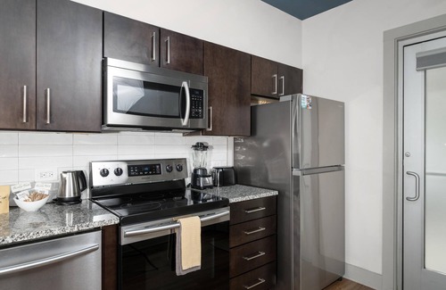 Westwood Place Apartamento | Pet Friendly Studio King Suite | 100