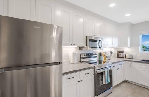 Santa Maria Casa | Pet-Friendly, Stylish Home w/Backyard Oasis