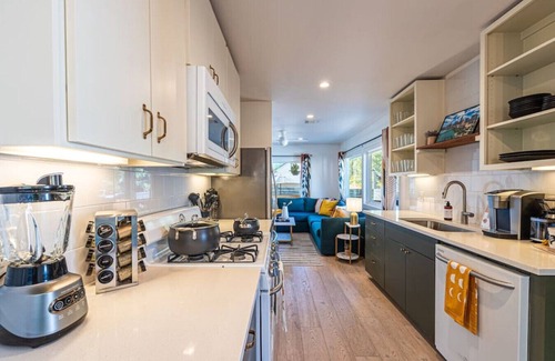 Travis Heights Casa | Pet Friendly Stylish & Central Bungalow, Walkable!