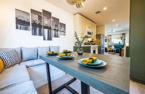Travis Heights Casa | Pet Friendly Stylish & Central Bungalow, Walkable!
