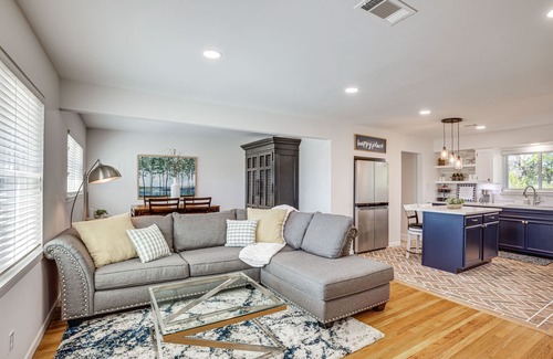 Tomball Cabaña | Pet-Friendly Tomball Cottage: Steps to Downtown!