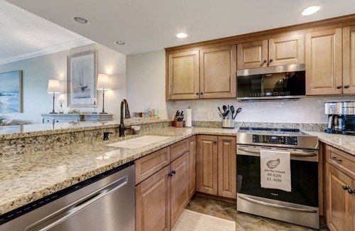 Fernandina Beach Condominio | Pet Friendly | Totally Renovated | Ground Floor | Luxury Oceanfront Sea Dunes Condo