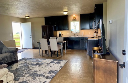 Hermosa Casa | Pet friendly tranquil country haven with modern comfort.