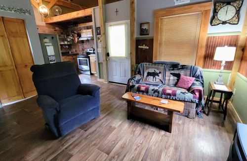 Ivanhoe Cabina | Pet-friendly, Tranquil Setting, Step onto NRT, Hike, Bike, Fish, Kayak