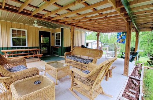 Ivanhoe Cabina | Pet-friendly, Tranquil Setting, Step onto NRT, Hike, Bike, Fish, Kayak