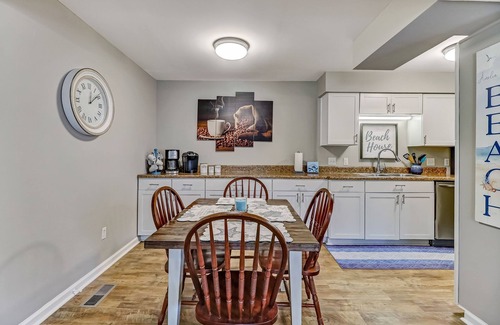 Fernandina Beach Casa | Pet Friendly | Updated Forest Ridge Villa | Short Walk to the Beach | Community Pool & Tennis