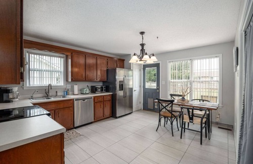 Clarksville Apartamento | Wild Joy| King Bed, Pet-Friendly Stay, Fenced Yard
