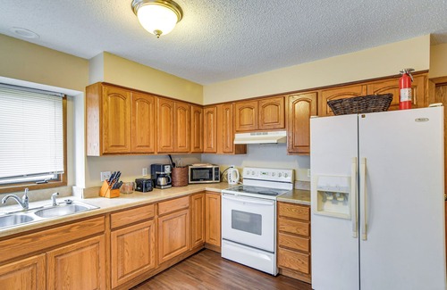 Urbandale Casa | Pet-Friendly Urbandale Home ~ 8 Mi to Des Moines!