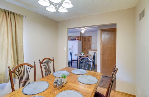 Urbandale Casa | Pet-Friendly Urbandale Home ~ 8 Mi to Des Moines!