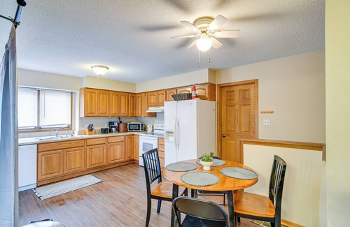 Urbandale Casa | Pet-Friendly Urbandale Home ~ 8 Mi to Des Moines!
