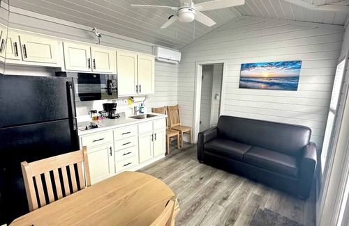 Crystal Beach Casa | Pet Friendly w/ Fenced Yard*Steps to the Beach!