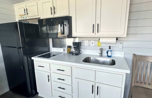 Crystal Beach Casa | Pet Friendly w/ Fenced Yard*Steps to the Beach!