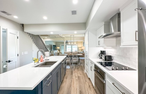 South Beach Condominio | PET-FRIENDLY VILLA W/ WATER VIEWS, DOCK & TENNIS NEAR SALTY DOG