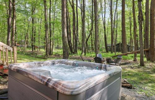 Locust Lake Village Casa | Pet Friendly Lake Retreat With Hot Tub & Fire Pit