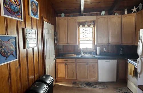 Atlantic Beach Casa | Pet-friendly bungalow w/firepit, steps from the beach, central location in NMB!
