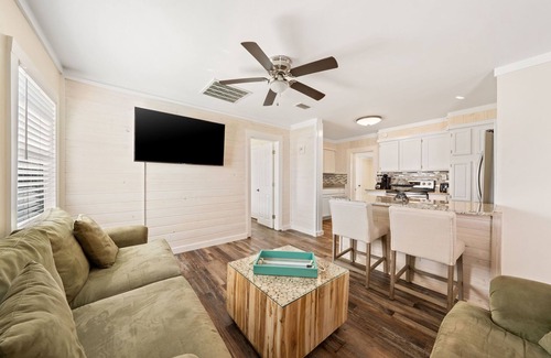 Bahama Beach Casa | Pet Friendly House three minute walk to Beach!