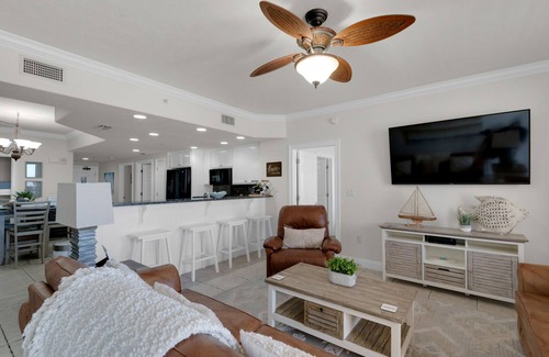 Lower Grand Lagoon Condominio | PET FRIENDLY-Beach Service Included-GROUND FLOOR-POOLSIDE CAFE-HOT TUB-GRILLS