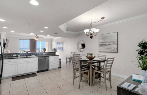Lower Grand Lagoon Condominio | PET FRIENDLY-Beach Service Included-GROUND FLOOR-POOLSIDE CAFE-HOT TUB-GRILLS