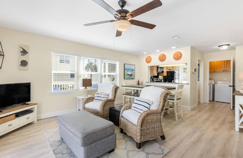 Inlet Beach Casa | Pet Friendly 2 Bedroom Townhome in Inlet Beach, Gulf Views, 2 King Beds!