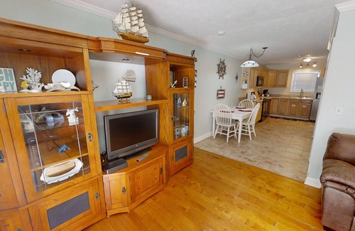 Open Sands Casa | Pet Friendly Near Emerald Beach Short walk to Beach Free Golf Every Day!