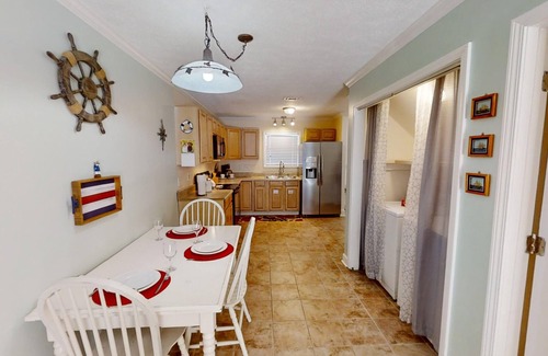 Open Sands Casa | Pet Friendly Near Emerald Beach Short walk to Beach Free Golf Every Day!