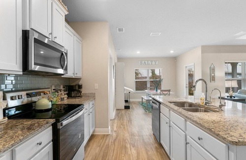 Upper Grand Lagoon Casa | Pet Friendly & 5 minute drive to the beach!