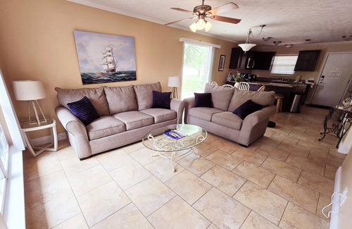 Panama City Beach Cabaña | Pet Friendly Cottage Minutes To Pier Park-Frank Brown-Beach! Monthly Rates