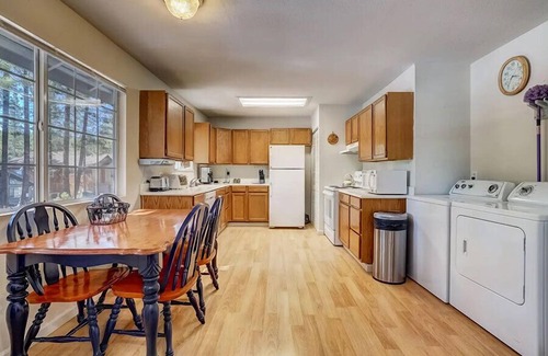 Tahoe Paradise Cabina | Pet Friendly Family Cabin