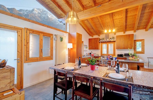 Colico Villa | Chalet "Inganna" que admite mascotas, con vistas al lago, jardín y Wi-Fi