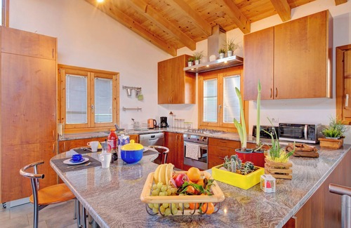 Colico Villa | Chalet "Inganna" que admite mascotas, con vistas al lago, jardín y Wi-Fi