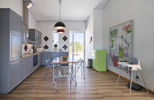 Pera Casa | "Villa Poça da Negra" con vistas al mar, piscina, jardín y Wi-Fi; mascotas permitidas