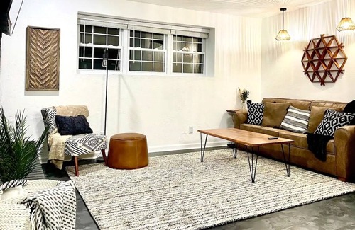Karns Casa | Pet-Friendly w/Fenced Yard, Fast Wi-fi, King Bed